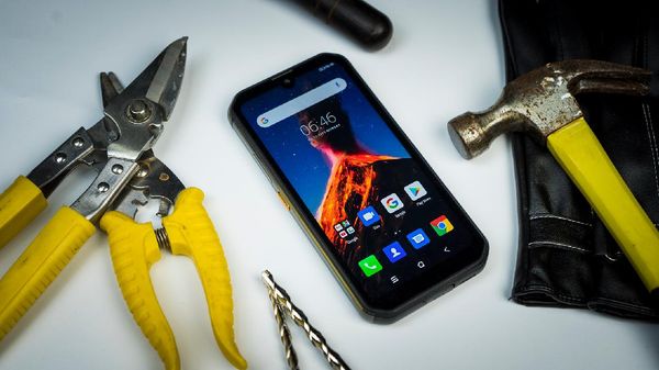 10 HP Tahan Banting Sedunia, Super Tangguh!