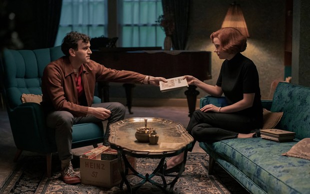 Penampilan Beth Harmon dalam serial The Queen’s Gambit yang satu ini terinspirasi oleh Audrey Hepburn.