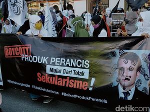 Aksi Solidaritas Bela Rasulullah di Surabaya Serukan Boikot Produk Prancis