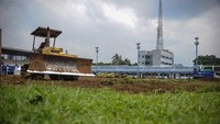 Kementerian Pekerjaan Umum dan Perumahan Rakyat (PUPR) mengalokasikan dana sebesar Rp314,82 miliar untuk renovasi sarana dan prasarana di dua stadion utama dan 15 lapangan latihan, termasuk Stadion Sidolig yang ditujukan untuk tempat latihan bagi tim sepak bola pada ajang Piala Dunia U-20 pada 2021. ANTARA FOTO/Raisan Al Farisi.