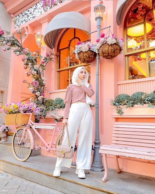 Foto: instagram.com/richaeu Tips padu padan kulot putih.