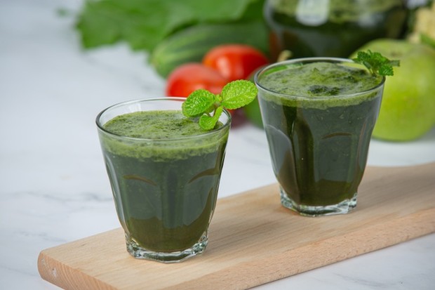 8 Minuman Sehat yang Bisa Menghancurkan Lemak di Tubuh