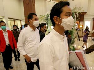 Strategi Gibran Atasi Sampah: Pemkot Solo Bakal Paperless Strategi Gibran Atasi Sampah: Pemkot Solo Bakal Paperless