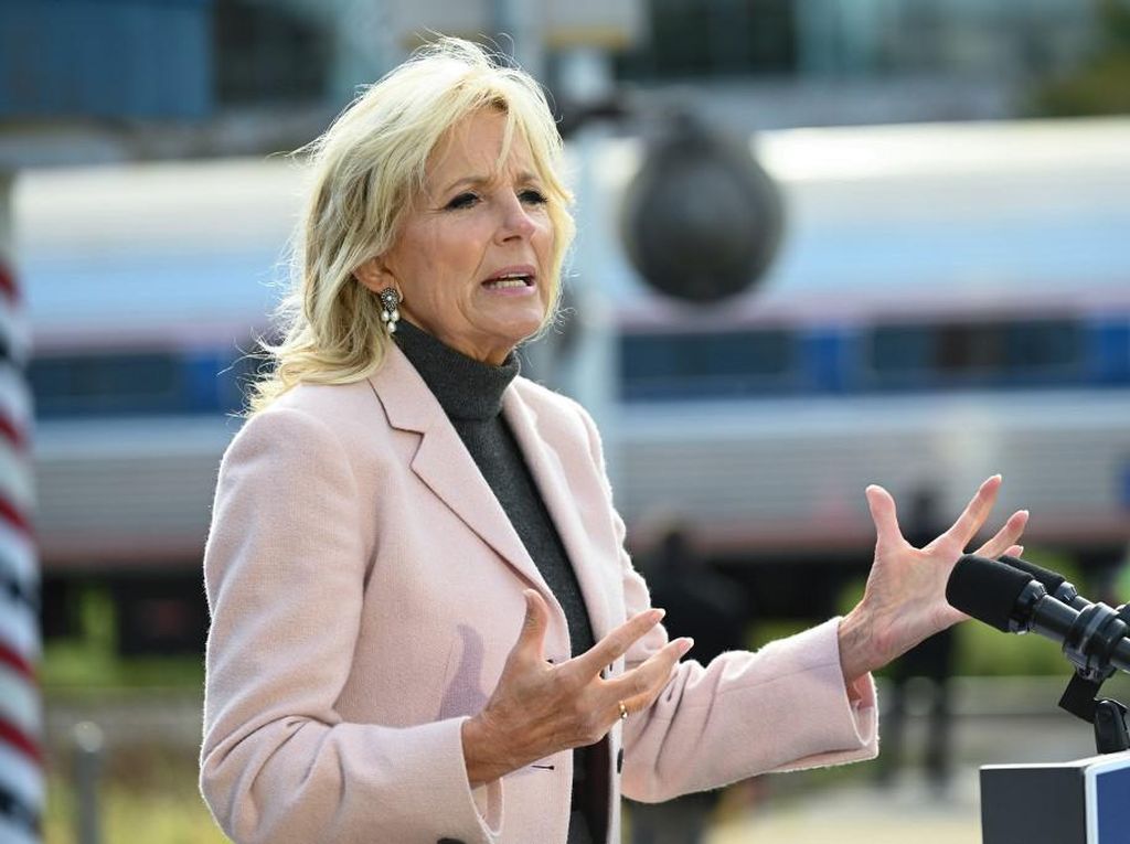 Cetak Sejarah, Jill Biden Jadi Ibu Negara AS Pertama yang Tetap Bekerja Cetak Sejarah, Jill Biden Jadi Ibu Negara AS Pertama yang Tetap Bekerja