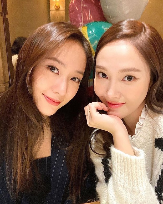 Krystal & Jessica/ Foto: Koreaboo Krystal & Jessica/ Foto: Koreaboo