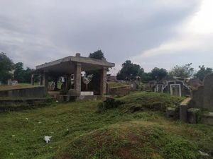 Polisi Kejar Perekam-Penyebar Video Pasangan Mesum di TPU Kebon Nanas Polisi Kejar Perekam-Penyebar Video Pasangan Mesum di TPU Kebon Nanas