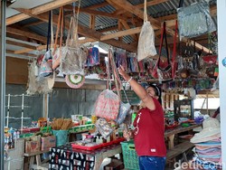 Merapi Siaga, Pedagang di Bunker Kaliadem Evakuasi Barang Dagangan