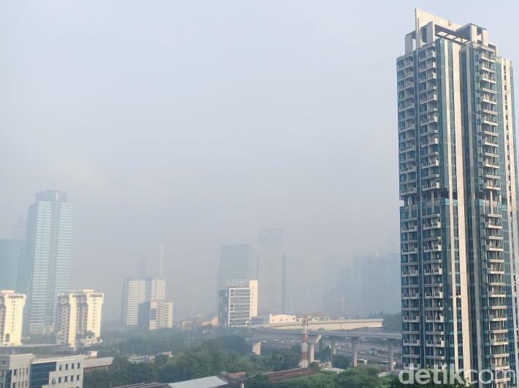 Langit Jakarta Berkabut karena Polusi Udara? Ini Penjelasan BMKG