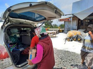 Video Pedagang di Bunker Kaliadem Merapi Berbenah, Bersiap Evakuasi