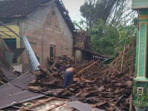 Hujan Angin Terjang Gunungkidul, Puluhan Rumah Rusak Hujan Angin Terjang Gunungkidul, Puluhan Rumah Rusak