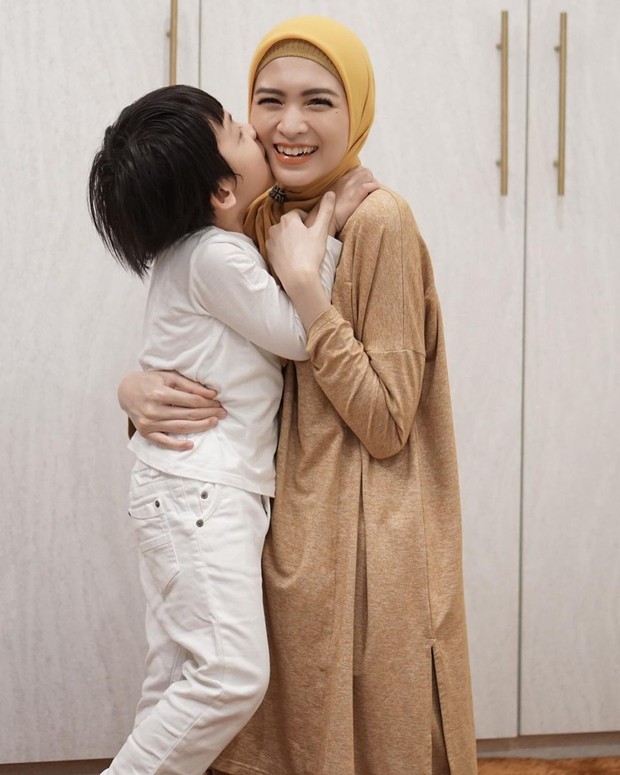 Rahasia kecantikan Donita/Instagram @donitabhubiy