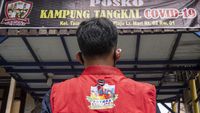 Saat Ayam Jago Jaga Kampung Dari Corona