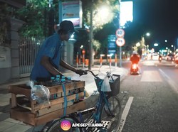 Tak Laku Karena Dikira Palsu, Pria Ini Jual Air Mineral Murah dan Asli