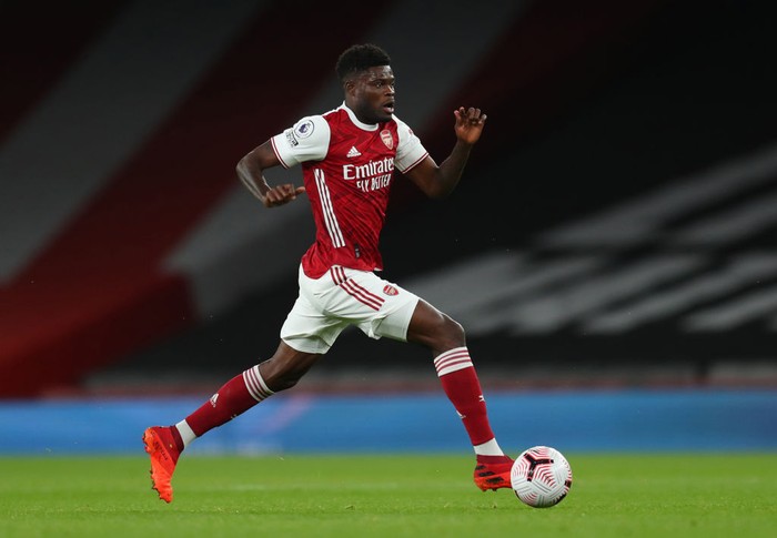 LONDON, ENGLAND - OCTOBER 25: Thomas Partey of Arsenal  during the Premier League match between Arsenal and Leicester City at Emirates Stadium on October 25, 2020 in London, England. Sporting stadiums around the UK remain under strict restrictions due to the Coronavirus Pandemic as Government social distancing laws prohibit fans inside venues resulting in games being played behind closed doors. (Photo by Catherine Ivill/Getty Images)