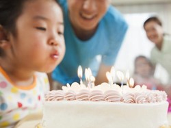 Apakah Aman Tiup Lilin Kue Ulang Tahun di Tengah Pandemi Covid-19?