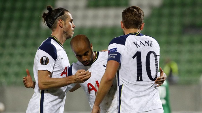 RAZGRAD, BULGARIA - NOVEMBER 05: Lucas Moura of Tottenham Hotspur celebrates after he scores his teams second goal with Gareth Bale of Tottenham Hotspur and Harry Kane of Tottenham Hotspur  during the UEFA Europa League Group J stage match between PFC Ludogorets Razgrad and Tottenham Hotspur at Ludogorets Arena on November 05, 2020 in Razgrad, Bulgaria. Sporting stadiums around Bulgaria remain under strict restrictions due to the Coronavirus Pandemic as Government social distancing laws prohibit fans inside venues resulting in games being played behind closed doors. (Photo by Srdjan Stevanovic/Getty Images)