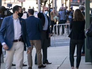 Di Tengah Penghitungan Suara, Biden Terima Pengarahan Soal COVID-19