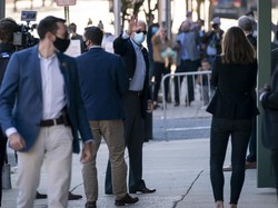 Di Tengah Penghitungan Suara, Biden Terima Pengarahan Soal COVID-19