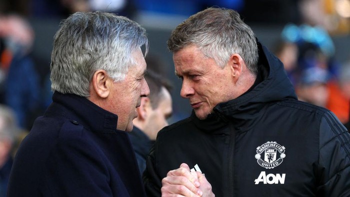 LIVERPOOL, ENGLAND - MARCH 01: Carlo Ancelotti, Manager of Everton welcomes Ole Gunnar Solskjaer, Manager of Manchester United prior to the Premier League match between Everton FC and Manchester United at Goodison Park on March 01, 2020 in Liverpool, United Kingdom. (Photo by Jan Kruger/Getty Images)