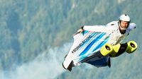 Bukan Mobil Terbang, Ini Baju Terbang buatan BMW