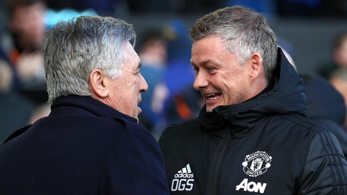 LIVERPOOL, ENGLAND - MARCH 01: Carlo Ancelotti, Manager of Everton welcomes Ole Gunnar Solskjaer, Manager of Manchester United prior to the Premier League match between Everton FC and Manchester United at Goodison Park on March 01, 2020 in Liverpool, United Kingdom. (Photo by Jan Kruger/Getty Images)