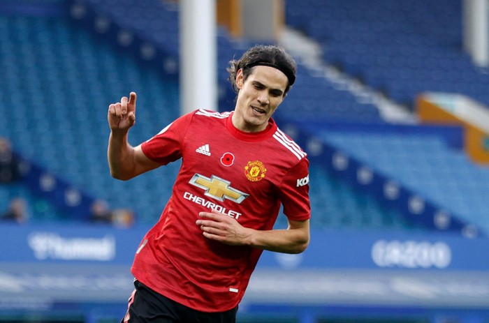 LIVERPOOL, ENGLAND - NOVEMBER 07: Edinson Cavani of Manchester United celebrates after scoring his teams third goal during the Premier League match between Everton and Manchester United at Goodison Park on November 07, 2020 in Liverpool, England. Sporting stadiums around the UK remain under strict restrictions due to the Coronavirus Pandemic as Government social distancing laws prohibit fans inside venues resulting in games being played behind closed doors. (Photo by Clive Brunskill/Getty Images)