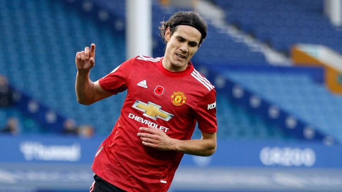 LIVERPOOL, ENGLAND - NOVEMBER 07: Edinson Cavani of Manchester United celebrates after scoring his teams third goal during the Premier League match between Everton and Manchester United at Goodison Park on November 07, 2020 in Liverpool, England. Sporting stadiums around the UK remain under strict restrictions due to the Coronavirus Pandemic as Government social distancing laws prohibit fans inside venues resulting in games being played behind closed doors. (Photo by Clive Brunskill/Getty Images)