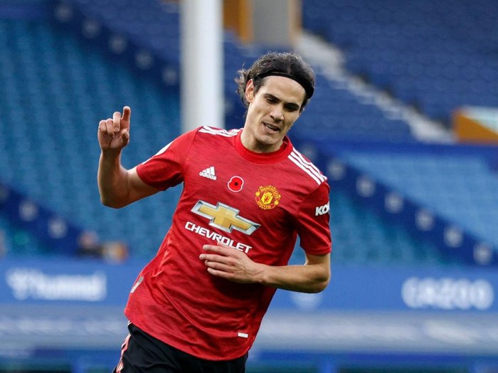 LIVERPOOL, ENGLAND - NOVEMBER 07: Edinson Cavani of Manchester United celebrates after scoring his team's third goal during the Premier League match between Everton and Manchester United at Goodison Park on November 07, 2020 in Liverpool, England. Sporting stadiums around the UK remain under strict restrictions due to the Coronavirus Pandemic as Government social distancing laws prohibit fans inside venues resulting in games being played behind closed doors. (Photo by Clive Brunskill/Getty Images)