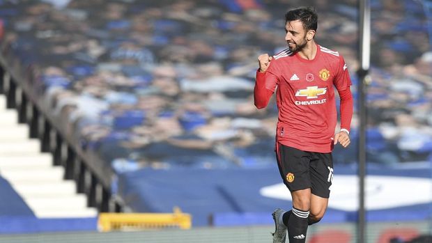 Manchester United's Bruno Fernandes celebrates after scoring his side's opening goal during the English Premier League soccer match between Everton and Manchester United at the Goodison Park stadium in Liverpool, England, Saturday, Nov. 7, 2020. (Paul Ellis/Pool via AP)