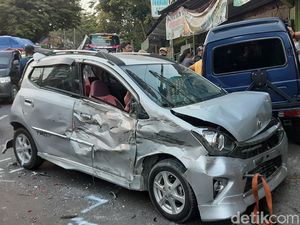 12 Kendaraan yang Terlibat Kecelakaan Beruntun di Kota Batu Dievakuasi