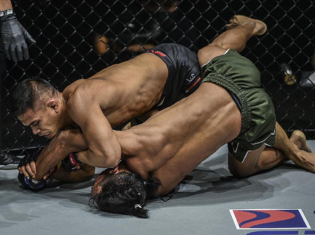 ONE Championship: Eko Roni Menang, Kiamrian Abbasov Juara Dunia Lagi ONE Championship: Eko Roni Menang, Kiamrian Abbasov Juara Dunia Lagi