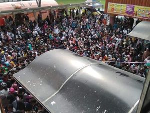 Pandemi COVID-19 di Pekanbaru Belum Reda, Warga Berkerumun Urus KTP