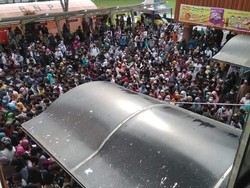 Pandemi COVID-19 di Pekanbaru Belum Reda, Warga Berkerumun Urus KTP