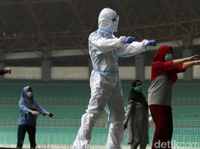 Potret Pasien Corona Senam Pagi di Stadion Patriot Candrabhaga