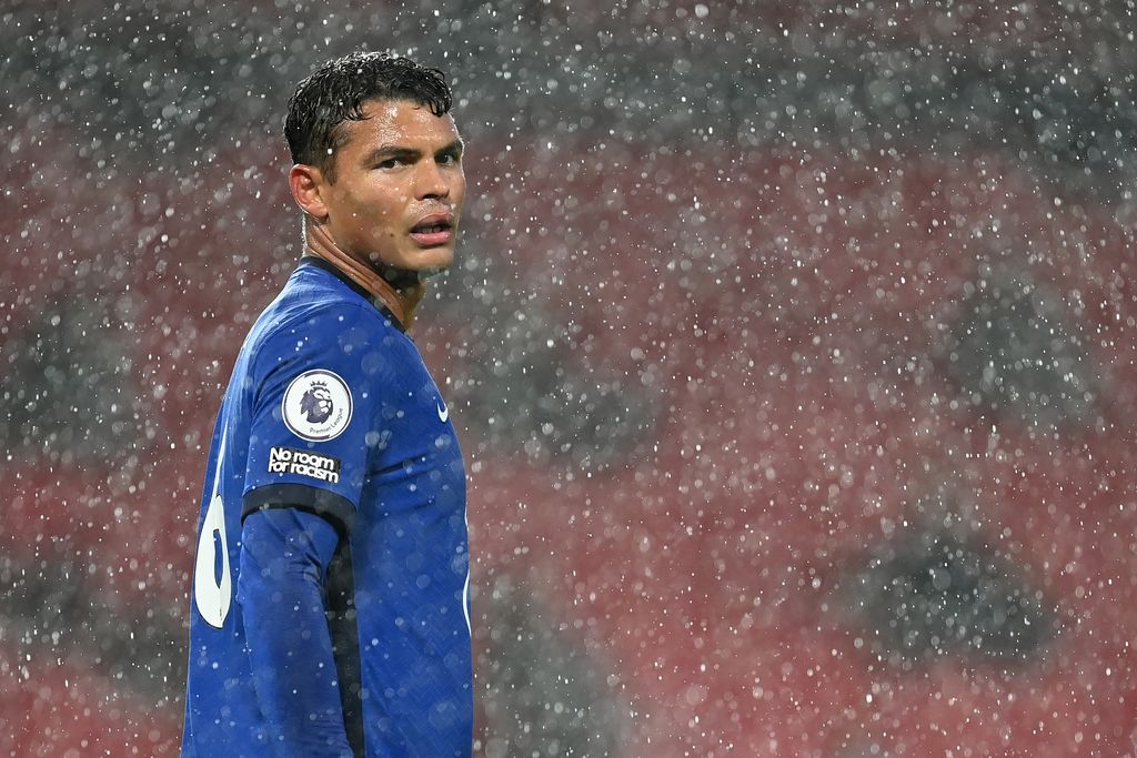 MANCHESTER, ENGLAND - OCTOBER 24: Thiago Silva of Chelsea in action in action during the Premier League match between Manchester United and Chelsea at Old Trafford on October 24, 2020 in Manchester, England. Sporting stadiums around the UK remain under strict restrictions due to the Coronavirus Pandemic as Government social distancing laws prohibit fans inside venues resulting in games being played behind closed doors. (Photo by Michael Regan/Getty Images)