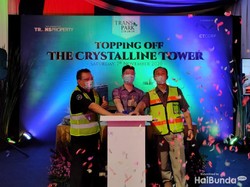 Beri Jaminan Investor, Transpark Cibubur Resmi Tutup Atap Tower Terakhir
