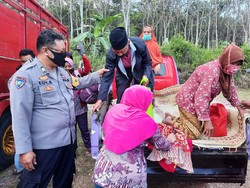 Gunung Merapi Siaga, Ratusan Anak-Lansia di Cangkringan Sleman Mengungsi