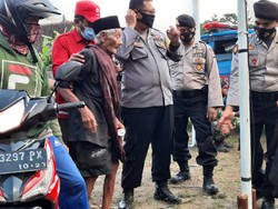 Video Lansia hingga Balita di Lereng Merapi Mulai Diungsikan
