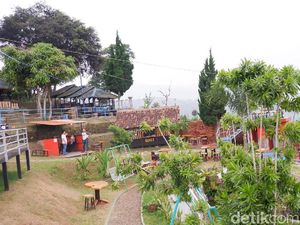 Kawasan Wisata Kuliner Caringin Tilu Bandung Mulai Ramai Pengunjung