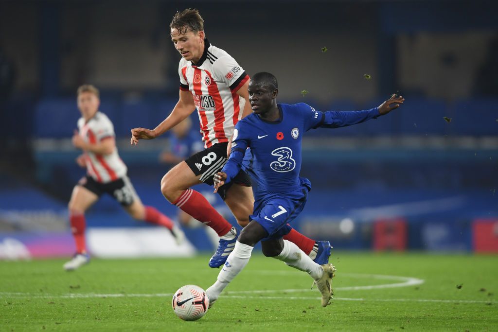 LONDON, ENGLAND - NOVEMBER 07: Ngolo Kante of Chelsea is challenged by Sander Berge of Sheffield United during the Premier League match between Chelsea and Sheffield United at Stamford Bridge on November 07, 2020 in London, United Kingdom. Sporting stadiums around the UK remain under strict restrictions due to the Coronavirus Pandemic as Government social distancing laws prohibit fans inside venues resulting in games being played behind closed doors. (Photo by Mike Hewitt/Getty Images)