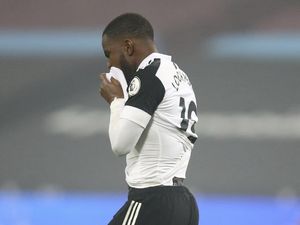 Panenka Gagal Gelandang Fulham Ini Jadi Olok-olok