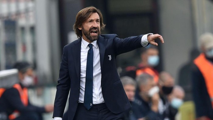 CESENA, ITALY - NOVEMBER 01:  Andrea Pirlo head coach of Juventus gestures during warm up prior the Serie A match between Spezia Calcio and Juventus at Dino Manuzzi Stadium on November 1, 2020 in Cesena, Italy.  (Photo by Giuseppe Bellini/Getty Images)