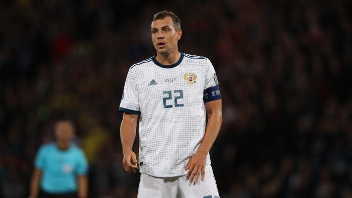 GLASGOW, SCOTLAND - SEPTEMBER 06: Artem Dzyuba of Russia looks on during the UEFA Euro 2020 qualifier between Scotland and Russia at Hampden Park on September 06, 2019 in Glasgow, Scotland. (Photo by Ian MacNicol/Getty Images)