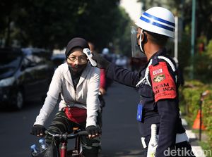 PPKM Lanjut, Masuk Mal-Fasilitas Olahraga Wajib Pakai PeduliLindungi