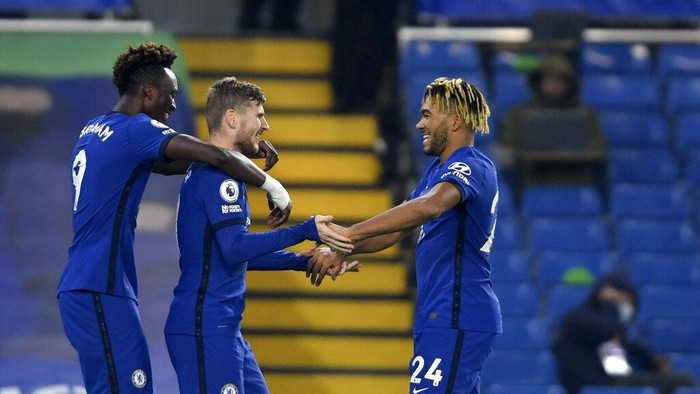 Chelseas Timo Werner, centre, celebrates with Tammy Abraham, left, and Reece James after scoring his sides fourth goal during the English Premier League soccer match between Chelsea and Sheffield United at Stamford Bridge Stadium in London, Saturday, Nov. 7, 2020. (Mike Hewitt/Pool via AP)