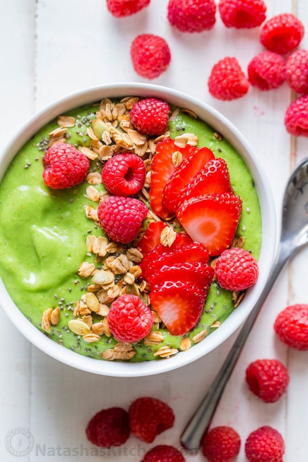 green smoothies bowl