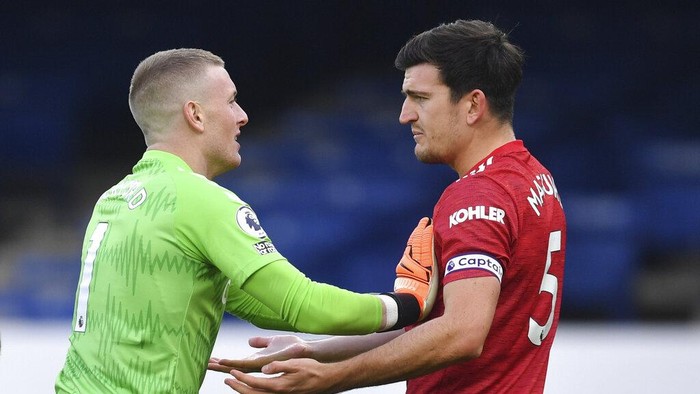 Evertons goalkeeper Jordan Pickford, left, talks to Manchester Uniteds Harry Maguire during the English Premier League soccer match between Everton and Manchester United at the Goodison Park stadium in Liverpool, England, Saturday, Nov. 7, 2020. (Paul Ellis/Pool via AP)