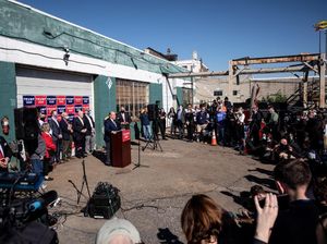 Drama Lokasi Jumpa Pers Kubu Trump, Disangka Hotel Mewah Ternyata Parkiran