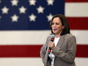 Jadi Wapres Wanita Kulit Hitam Pertama AS, Siapakah Kamala Harris? Jadi Wapres Wanita Kulit Hitam Pertama AS, Siapakah Kamala Harris?