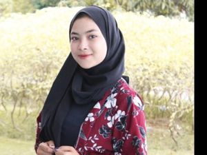 Laila yang Viral Bantu Ibunya Jualan Kopi Ingin Jadi Pramugari Laila yang Viral Bantu Ibunya Jualan Kopi Ingin Jadi Pramugari